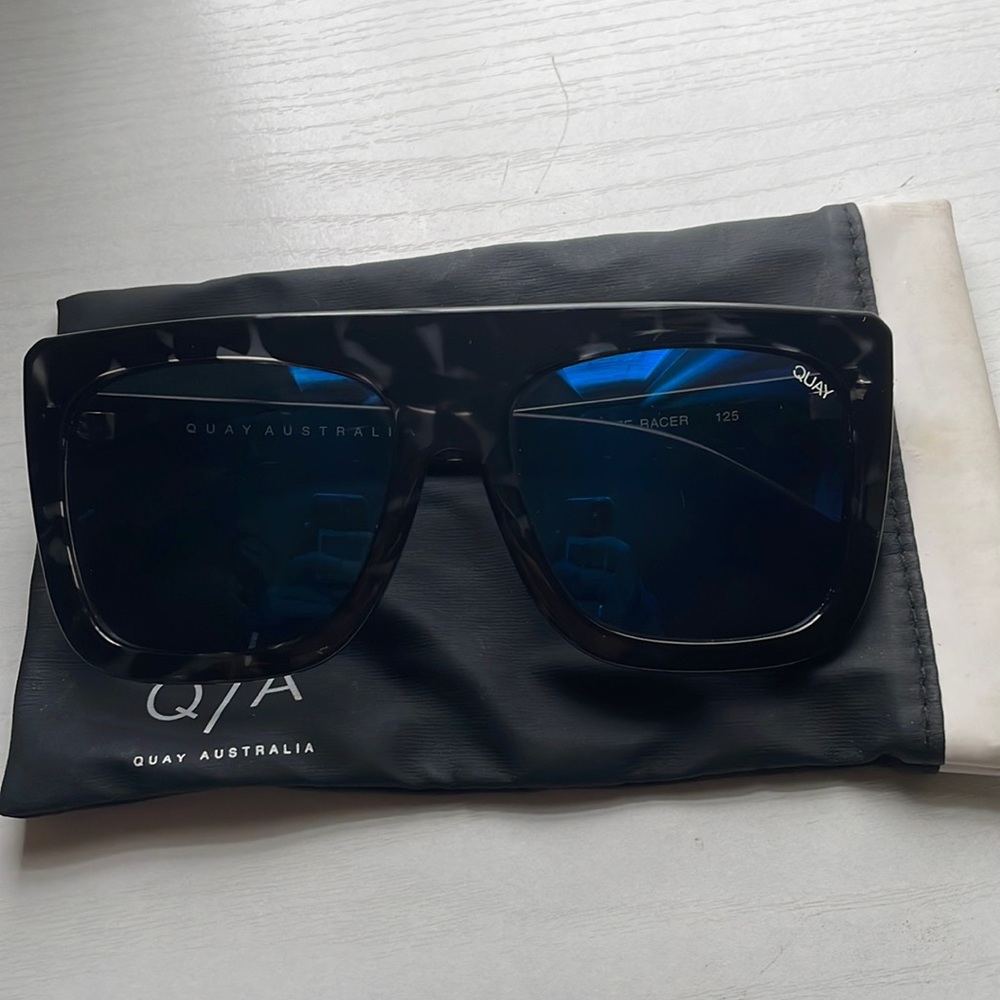 Quay Cafe Racer blue/black sunglasses
